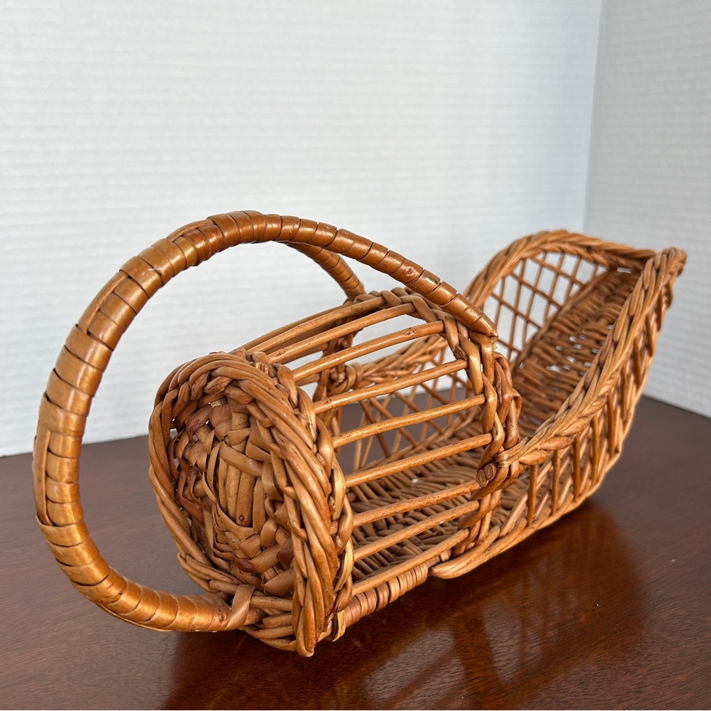 Wicker Rattan Wine Bottle Holder/Basker/Carrier with handle